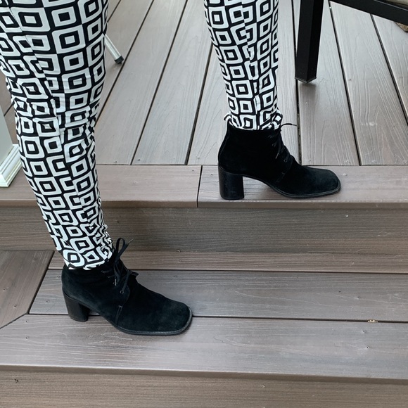 Vintage Joan &David Suede Boots! 🖤 - Picture 3 of 5